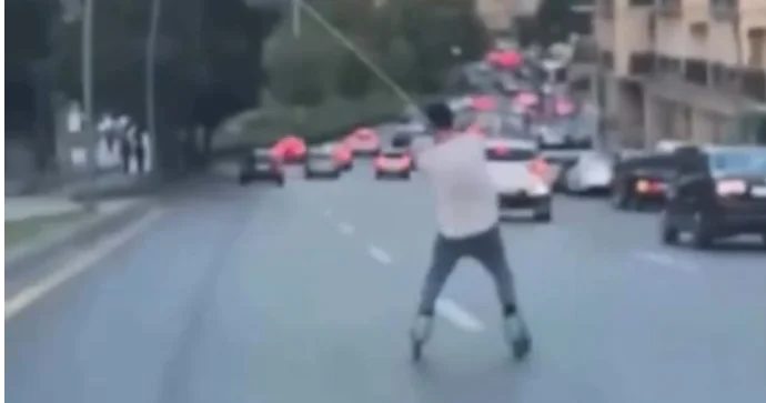 “Azdrama”nın yanında, maşınların arasında rolik sürən gənc təhlükə saçdı VİDEO