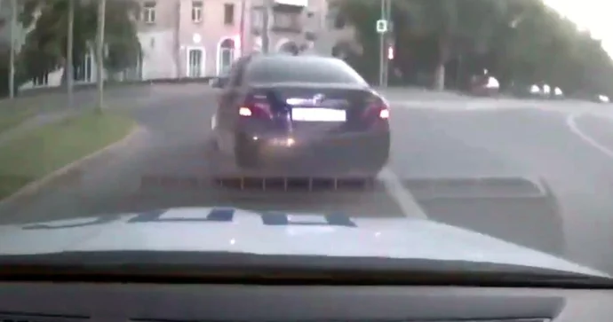 Yol polisinə tabe olmayıb qaçan sürücü silahla saxlanıldı; həbs cəzası verildi VİDEO