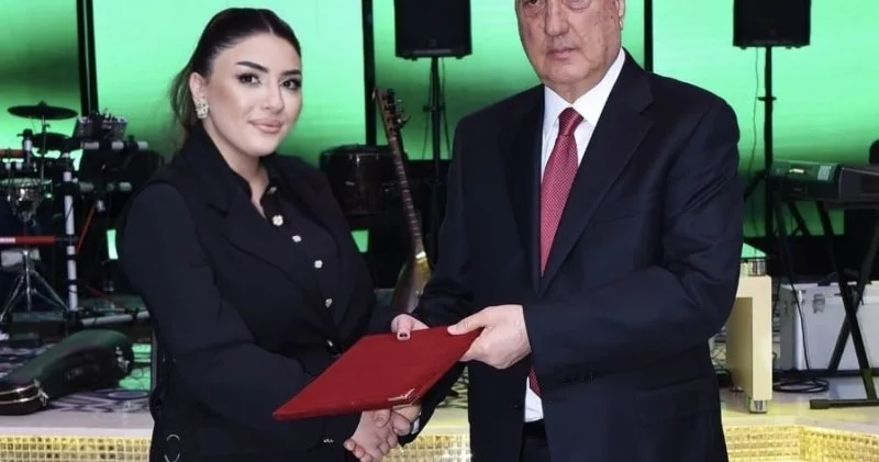 Sumqayıt Bələdiyyəsinin sədr müavini 35 yaşını qeyd edir FOTO