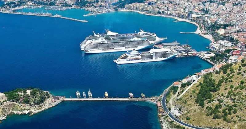 Kuşadasında rekord: Bir gündə 9 min 350 turist gəldi
