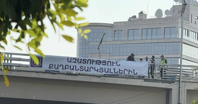 В Ереване задерживают сторонников Галстаняна