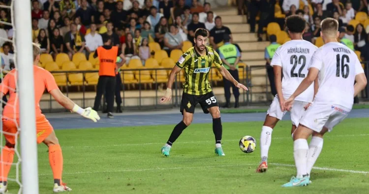 Çempionlar Liqası: Kayrat dan come back , Dinamo növbəti mərhələdə