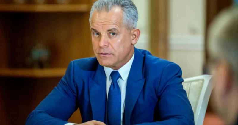 С кем встречался в Кремле олигарх, объявленный Россией в международный розыск наш обзор