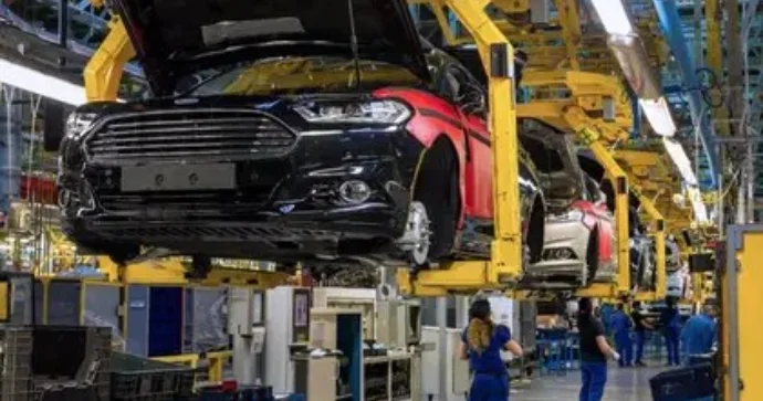 “Ford”un sahibi Çin avtomobilini sökdürdü, indi isə yata bilmir
