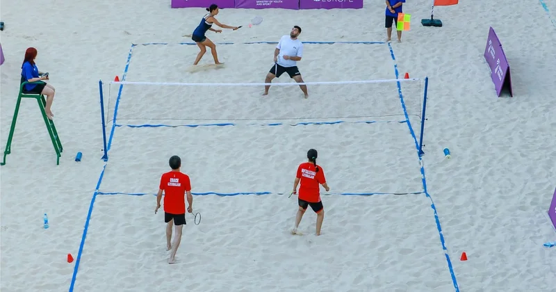 Həvəskar və peşəkar badmintonçular güclərini sınayıblar FOTO