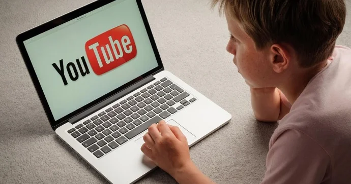 YouTube azyaşlılara məzmunu məhdudlaşdırmaq üçün süni intellektdən istifadə edəcək