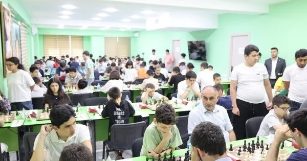 Əhməd Əhmədzadə Vugar Gashimov Open turnirinin lideri