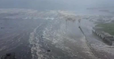 Sunami bu ölkəyə çatdı
