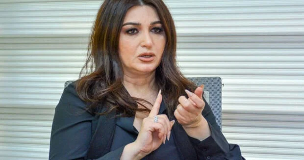Aktrisa istirahətdə də zarafatdan qalmadı Bu dəfə hədəf Hacı Nuran oldu