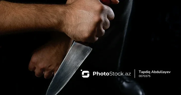 В Баку водитель фуры нанес ножевое ранение коллеге