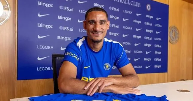 "Çelsi" Fransa millisinin müdafiəçisini transfer etdi
