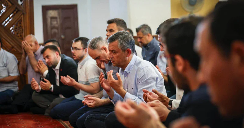 Partiya sədri məscidə getdi, dedilər: “Qeyri səmimidir” VİDEO