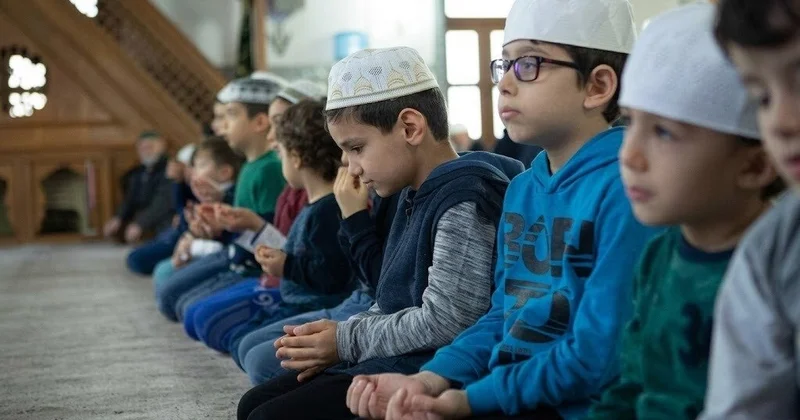Türkiyədə məktəblərdə namaz otaqları yaradılacaq FOTO