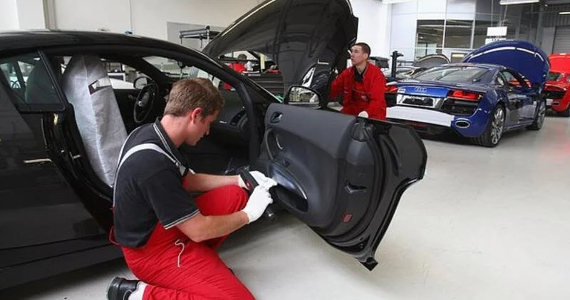 Minlərlə Audi işçisi zavodun ləğvinə qarşı üsyan etdi