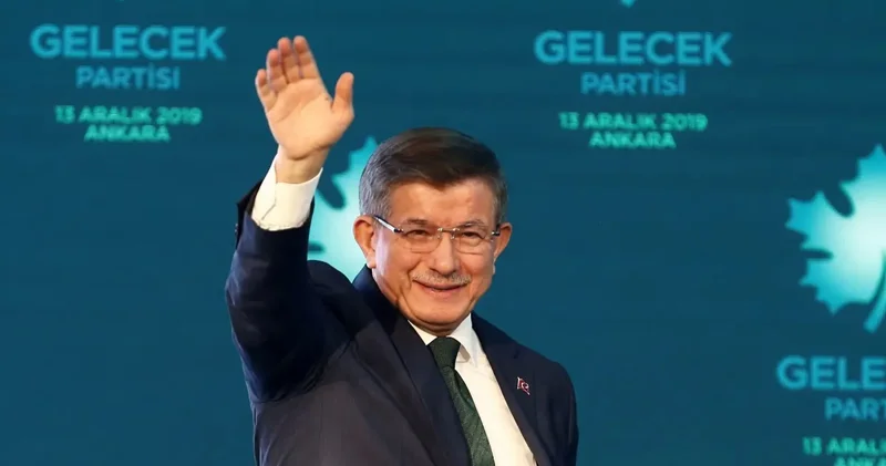 Türkiyədə yeni siyasi mərhələ: Davudoğlu siyasətdən niyə getdi?