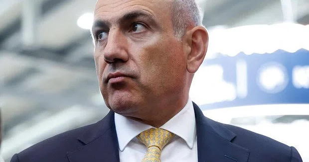 Paşinyan Baş nazir və bütün kabinet vəzifəsindən istefa verdiyini açıqlayıb