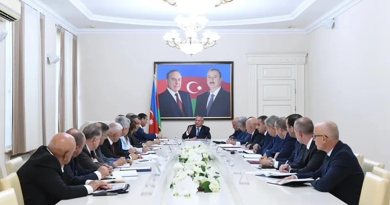 Rövşən Rzayev iclas keçirdi, tapşırıqlar verdi