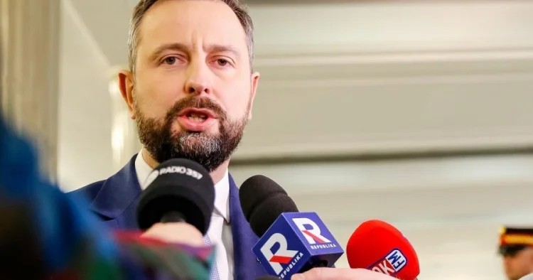 Kosiniak Kamış: “Ötən gecə Polşa hava hücumundan müdafiə üçün son dərəcə çətin olub”
