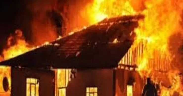 Mina partlayışında ölən qardaşının evini yandırdı TƏRTƏRDƏ