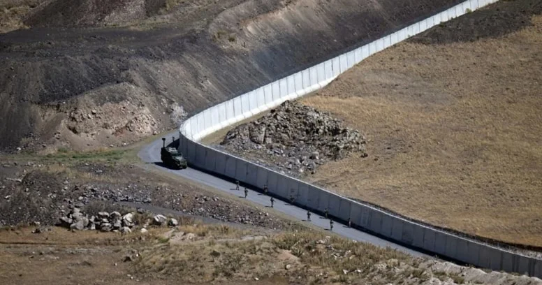 Türkiyə İranla sərhəddə 6 kilometrlik polad divar inşa edib