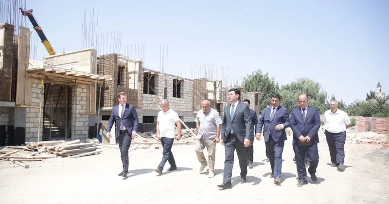 Xaçmazda 86 il əvvəl tikilmiş qəzalı bina yenilənir FOTO
