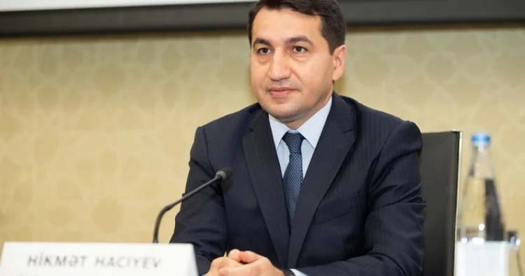 Vətəndən uzaqlarda vətən savaşı: Hikmət Hacıyev daha bir blogeri mat qoydu...