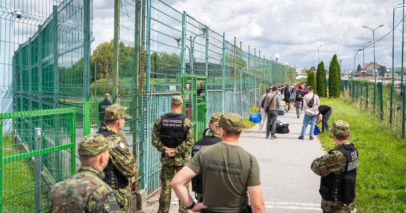 Polşa 15 ukraynalını deport etdi SƏBƏB
