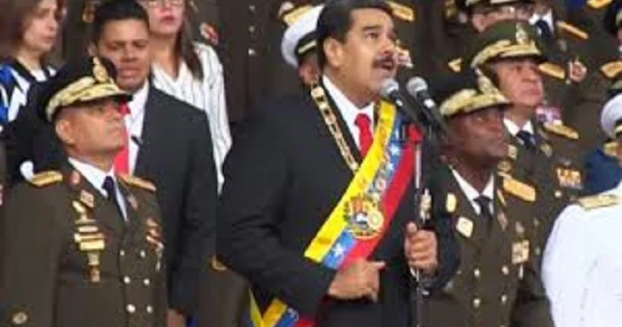 Hərbçilər Maduroya sədaqət andı içiblər VİDEO