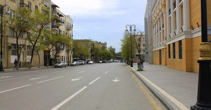 Sürücülərə XƏBƏRDARLIQ Rəşid Behbudov küçəsində hərəkət MƏHDUDLAŞDIRILACAQ