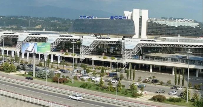 Soçi hava limanında 40 dan çox reys gecikir