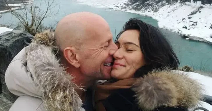 Жена Брюса Уиллиса ответила на критику после объявления о том, что она с детьми съехала от актера