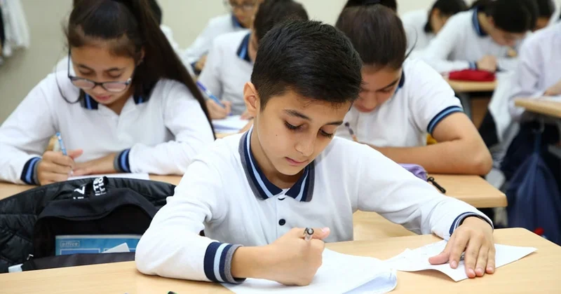 Bu il məktəblərdə dərs gec başlayacaq? RƏSMİ