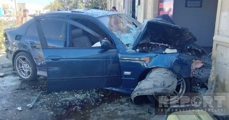 Kürdəmirdə BMW VAZ a, sonra mağazaya çırpıldı, ölən var