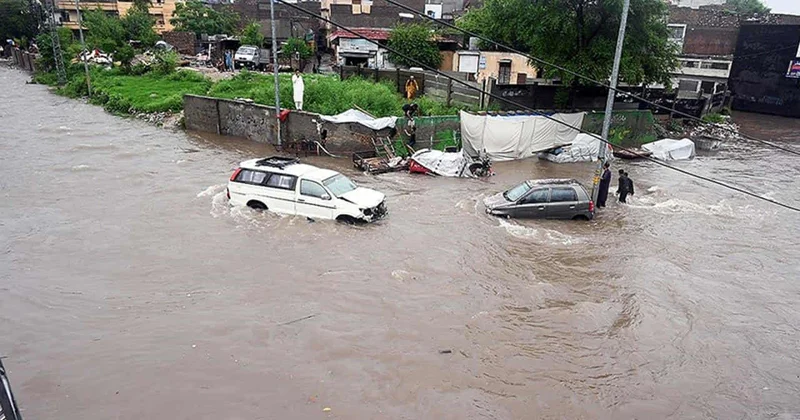 Hindistanda təbii fəlakət: 11 nəfər öldü