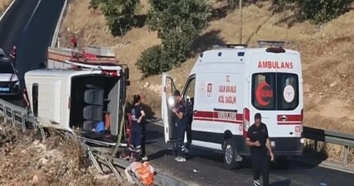 Türkiyədə ağır yol qəzası: 1 nəfər öldü, 16 nəfər yaralandı