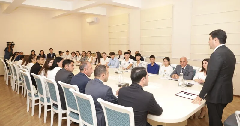 Xaçmazda tələbə adını qazanan şəhid övladları və yüksək bal toplayan məzunlarla görüş keçirilib