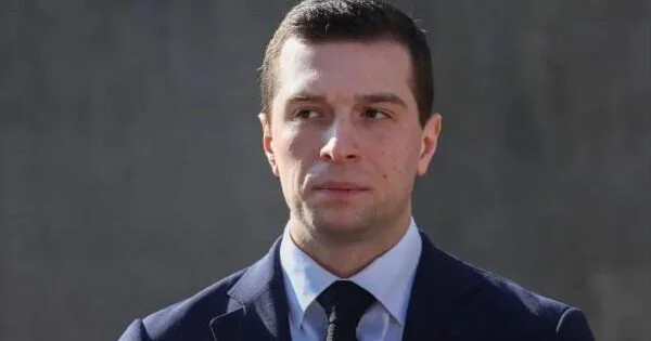 Fransanı eşşəklər idarə edir Bardella
