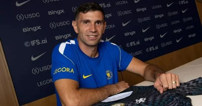 Emiliano Martines "Çelsi"də Rəsmi