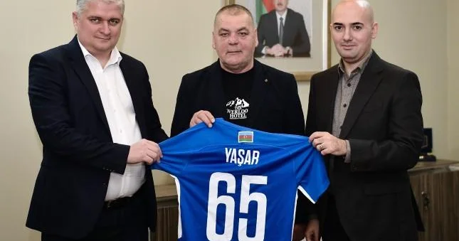 Yaşar Vahabzadəyə təbrik