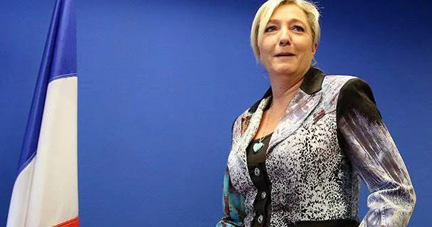 Опросы во Франции ведут Марин Ле Пен в Елисейский дворец