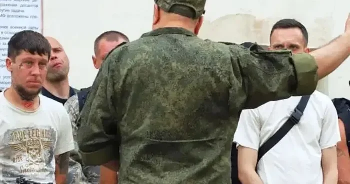 В России жители создали уличные патрули, чтобы не дать мужчинам попасть на войну в Украине Minval Politika