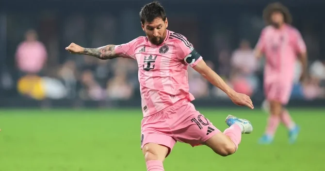 Messi cərimə zərbələrində daha bir əfsanəvi futbolçuya çatdı