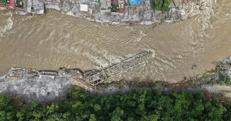 Çin dağıdıcı daşqının görüntülərini sosial şəbəkələrdən silir