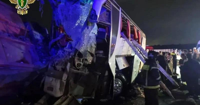 Rusiyada avtobusun yük maşını ilə toqquşması nəticəsində beş nəfər həlak olub