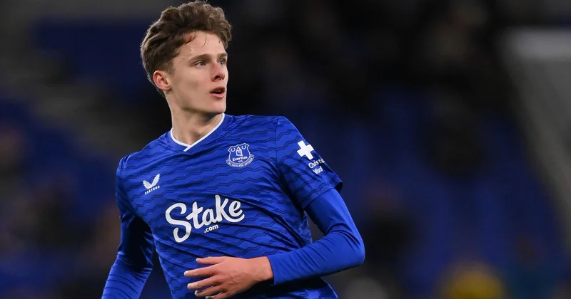 Everton un gənc ulduzu komandasını dəyişir