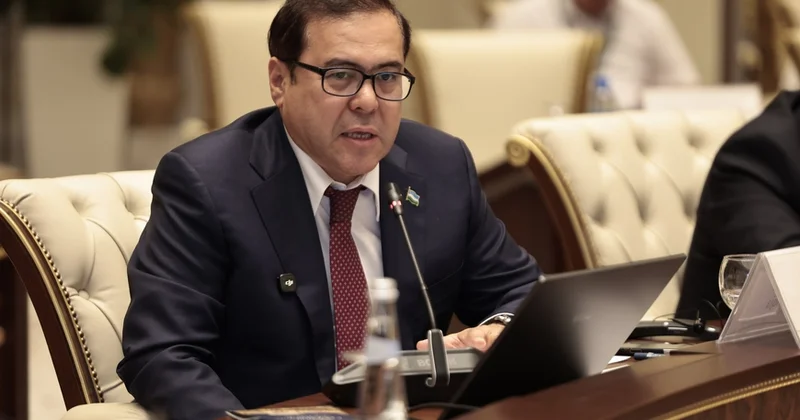 Lavrovun ağzından vuran rektor özbək elinin qüdrətli xocası Kudratxoca