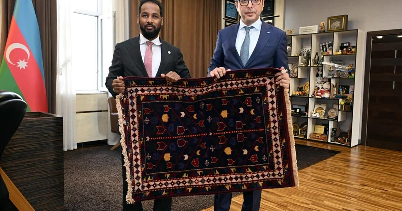 Nazir Somalidən olan həmkarı ilə görüşdü