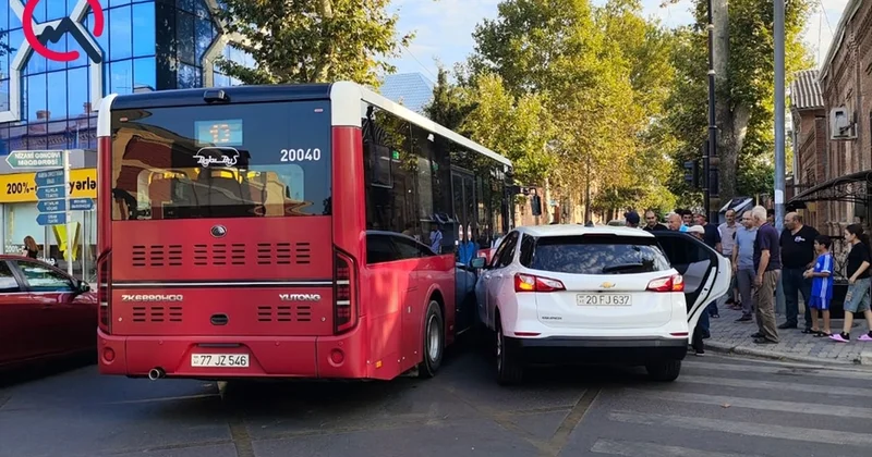 Gəncədə “Baku Bus” qəzaya düşdü FOTOLAR