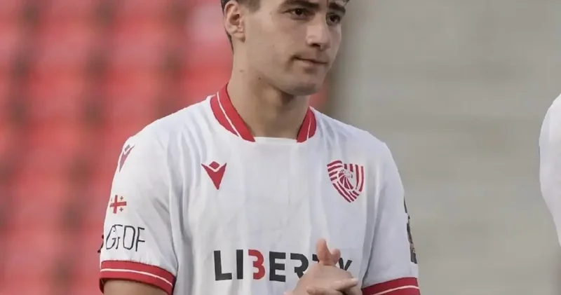 London Arsenal ı 17 yaşlı gürcünü transfer etdi