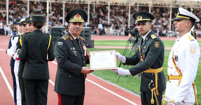 Türkiyədə azərbaycanlı məzunlara diplomları Zakir Həsənov təqdim etdi FOTO